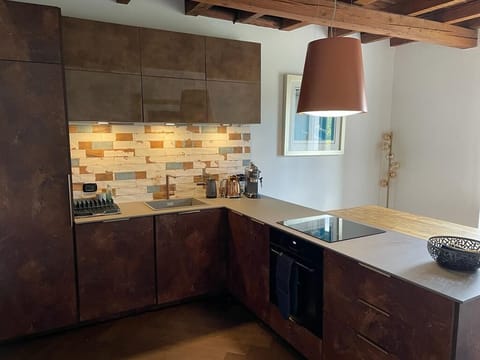 New Kitchen for 2023 - fabulous copper and rust units with new cooker & hob