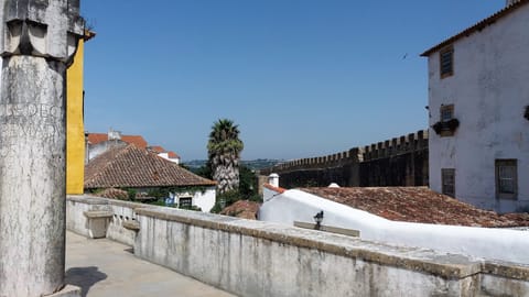 Obidos, walk the wall!