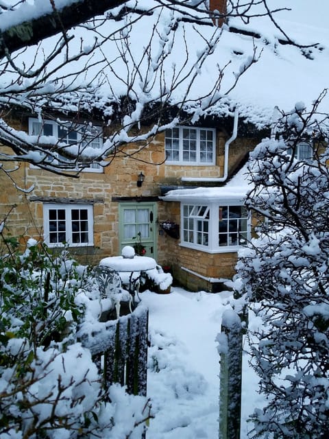 Twine Cottage in the snow