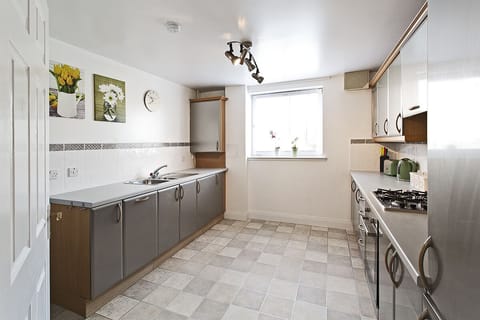 Fully-Equipped Kitchen,dishwasher, washing machine, toaster, kettle, microwave,