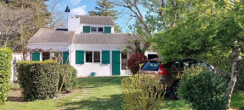 House and garden at front
