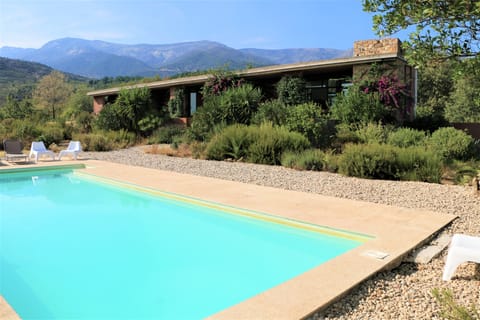 House and pool of 11x4m.