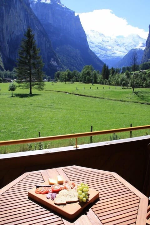 Uninterrupted views down the Lauterbrunnen valley