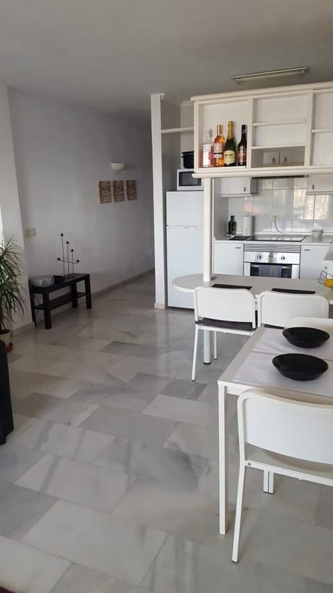 Living room free fast WiFi plus sea/pool views and all Uk ๐ฌ๐ง international tv ๐บ