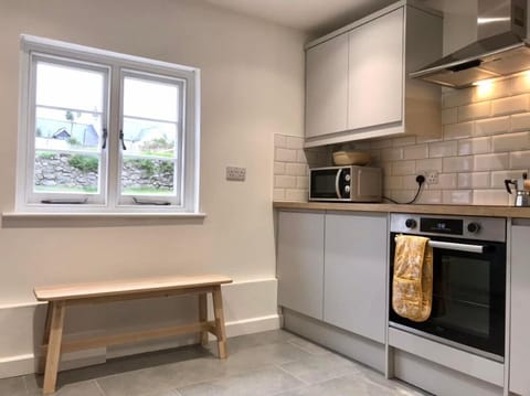 Well equipped cottage kitchen