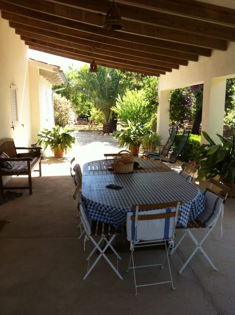Outdoor dining