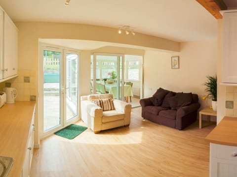 Delightful Open Plan Sitting Room Adjoining Kitchen - have tea, coffee and chat