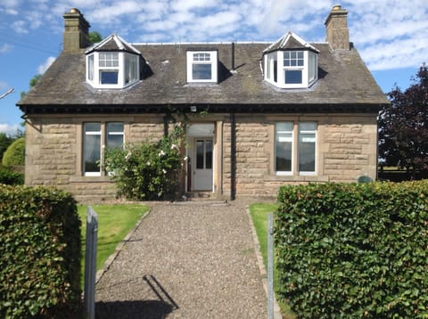 Bankend farmhouse 
Front view. 