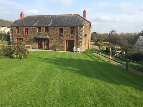 Rock Cottage showing its large front garden.
