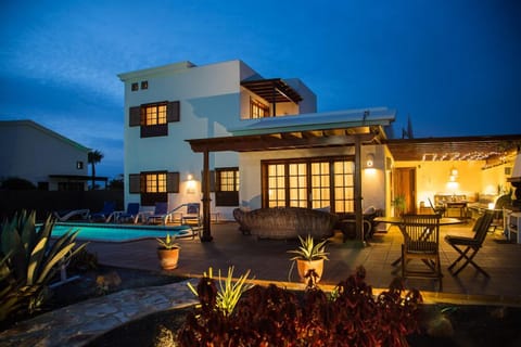 Balmy night at Villa Ruth, perfect for that holiday barbeque
