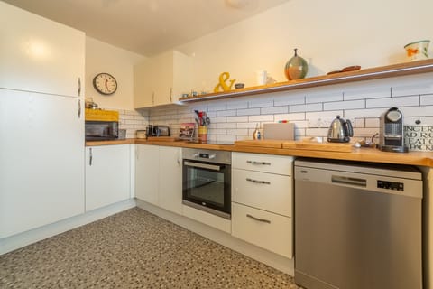 Ground floor: Kitchen is well-equipped