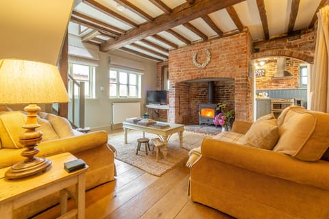 Stockman's Cottage, Foulsham: Cosy sitting room with wood burning stove