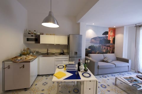 Fully equipped kitchen with microwave, large fridge and freezer, cooffee machine