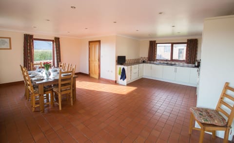 Fully equipped kitchen-diner with underfloor heating & doors onto patio