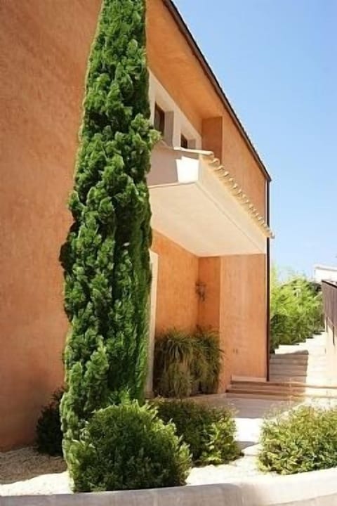 Villa Frontage