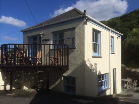 Farm Cottage in the sunshine