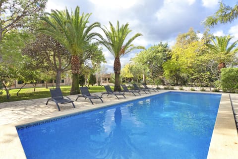 Lovely big pool with plenty of sun loungers and your choice of sun or shade