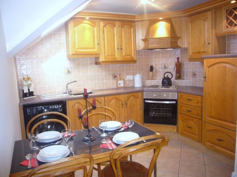Fully fitted kitchen/diner