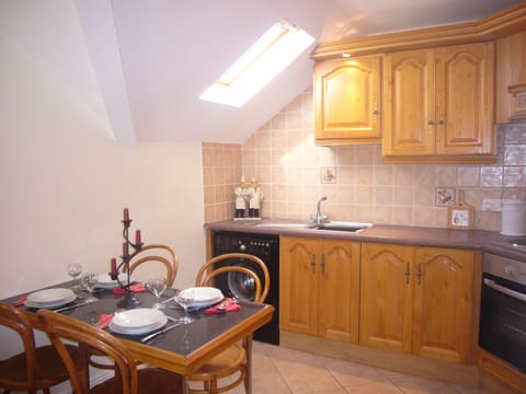 Fully fitted kitchen/diner