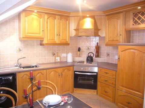 Fully fitted kitchen/diner