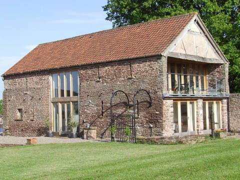 A view of Yew Tree Barn from the garden.