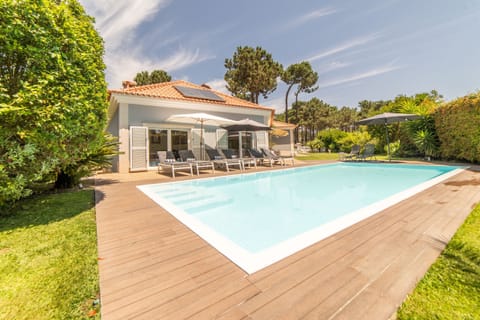 Private pool and sun terrace — Villa dos Narcisos, holiday villa in Herdade de Aroeira