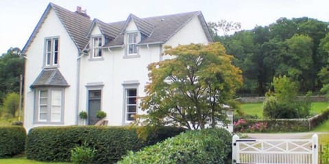 Secure drive, parking for over 10 vehicles