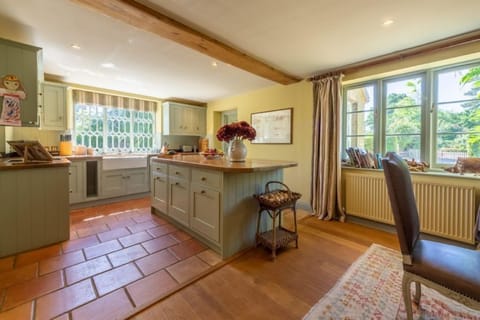 Ground floor: Well-equipped kitchen with island