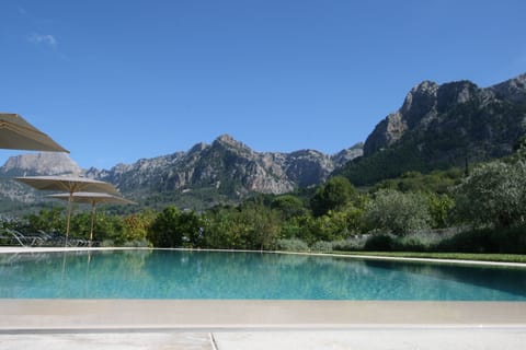 Pool & mountain view