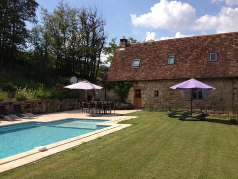 Les Noyers House and Pool