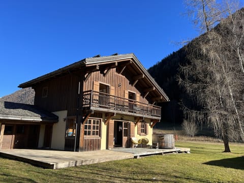 Summer time at the chalet showing the Nordic Bain and large garden