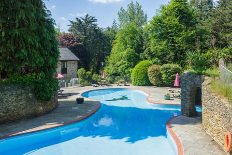 Lovely Gatehouse West overlooking the gorgeous outdoor pool.