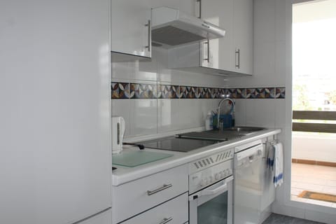 Bright, modern kitchen - fully equipped to meet your needs