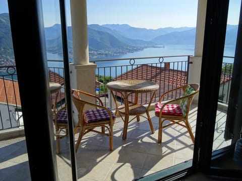 Villa in Zabrdje - breakfast on the terrace looking towards Tivat