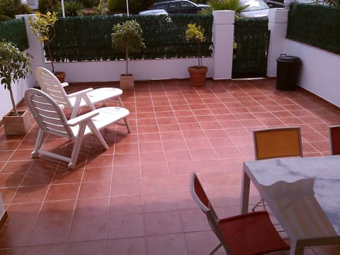 Front terrace 2