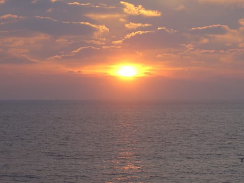 Sunrise at Admiralty Court..what fantastic views to wake up to!!