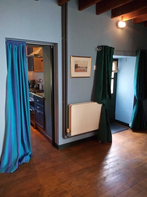 Kitchen door and garden door. Both garden door and barn doors have keys.