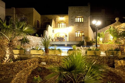 villa at night