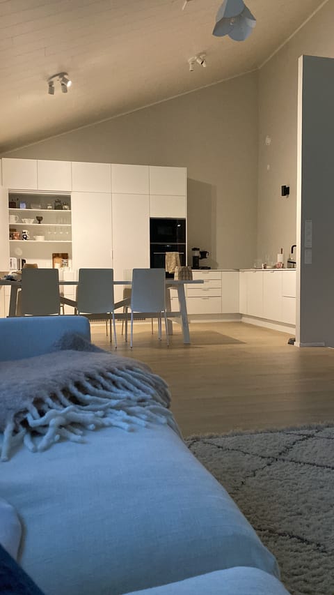 Kitchen with table for 6