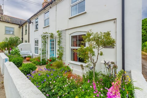 Mulberry Cottage, Wells-next-the-Sea: A delightful, double fronted period cottage