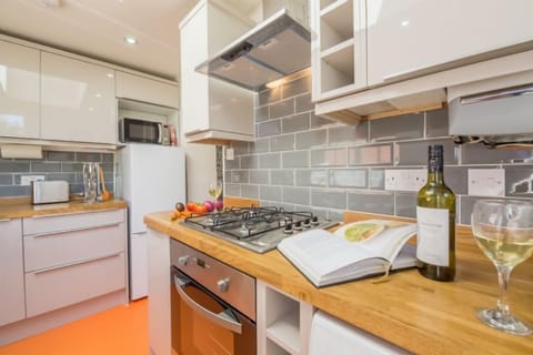 Ground floor: Kitchen