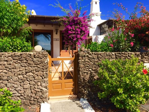 14a. Prime location, nestled in tropical gardens. Peace and tranquility.