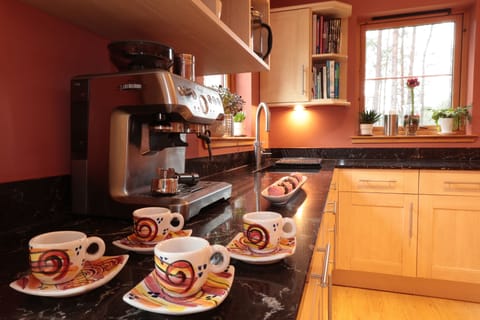 Kitchen: Sage Barista Express Bean to Cup coffee mach; Quooker hot water tap