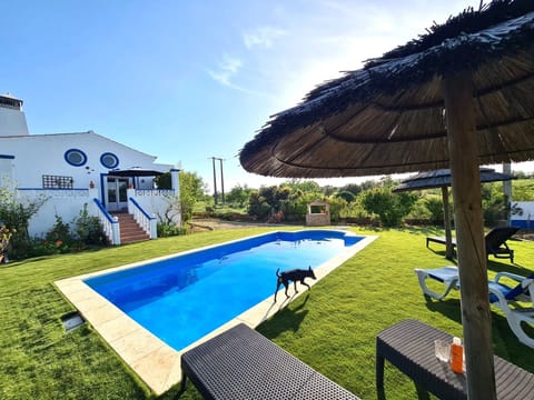 VIVENDA COM PISICNA PRIVADA