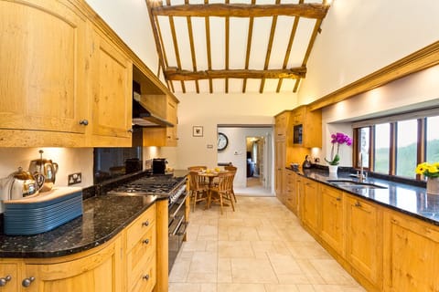 The luxury oak kitchen