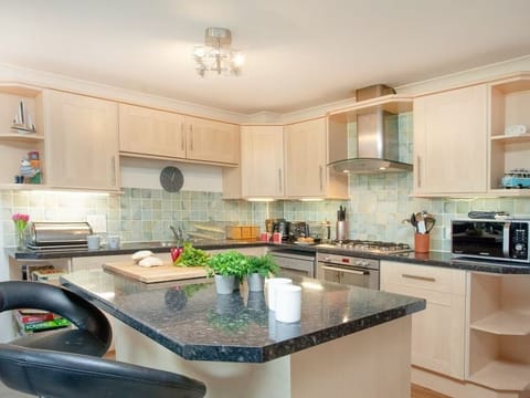 Breakfast bar/island