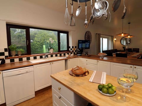 The kitchen area towards the dining area