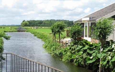 The polderlandscape and the cottage on the right side