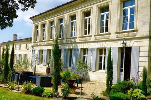 The front of the house, facing the garden.The older part (1750s) is on the left.