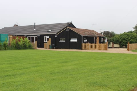 Barn cottage sitting adjacent to Dairy Cottage.